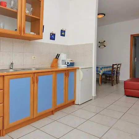 شقة Luka I Račišće